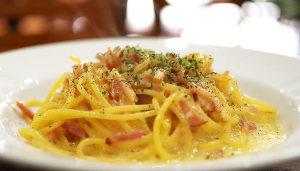 Pasta quattro formaggi e speck