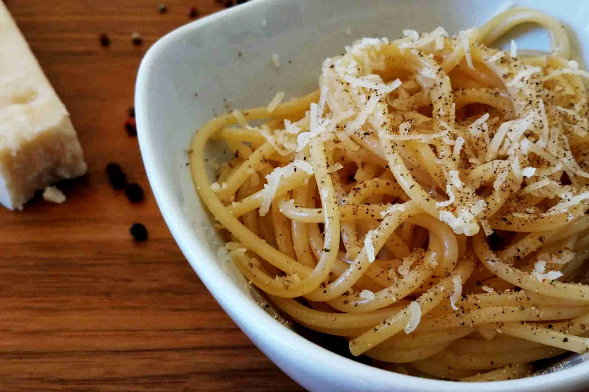 Spaghetti Cacio e Pepe nach original italienischem Rezept Spaghetti Cacio e Pepe nach original italienischem Rezept