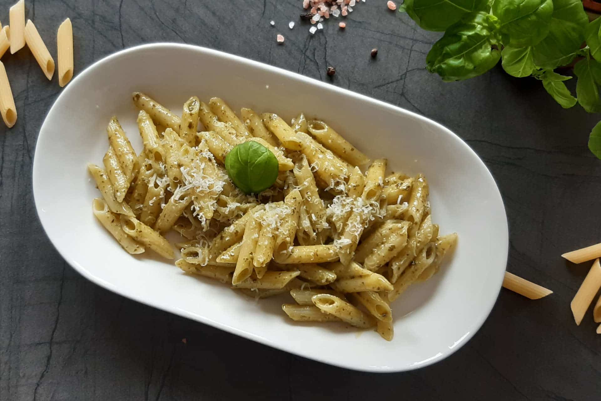 Nudeln mit Pesto - köstliches italienisches 20min Rezept