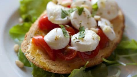 Bruschetta caprese