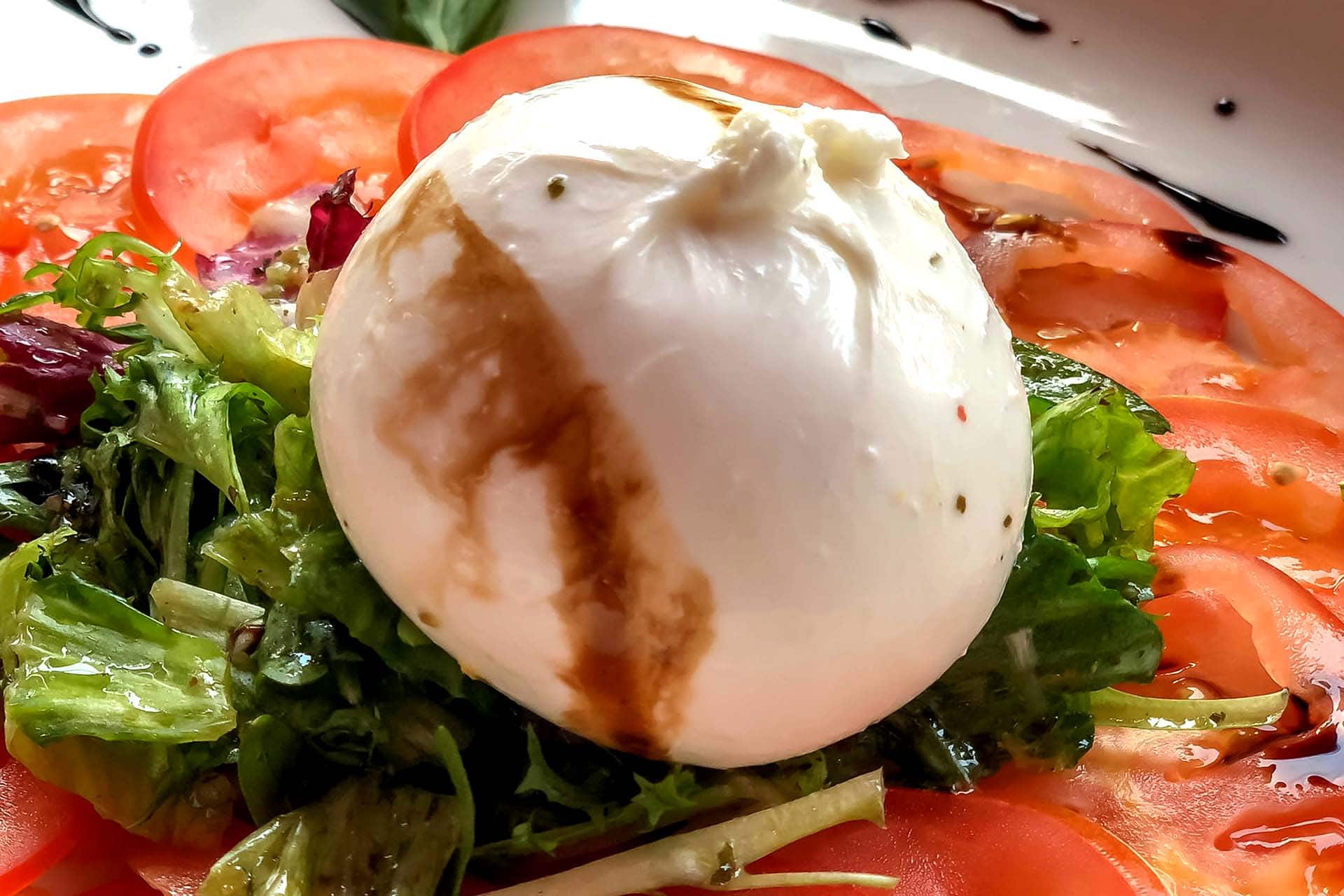 tomato and burrata salad