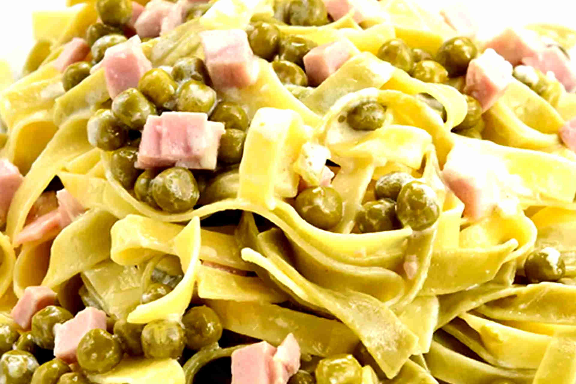 Pasta mit Schinken und Erbsen original italienisches Rezept