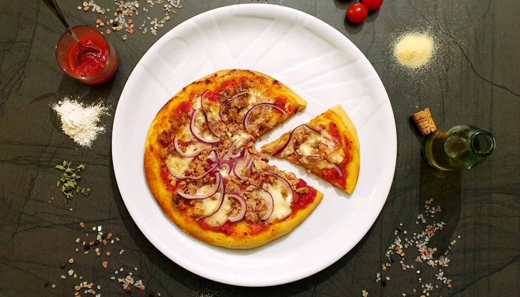 Pizza Tonno E Cipolla Nach Original Italienischem Rezept