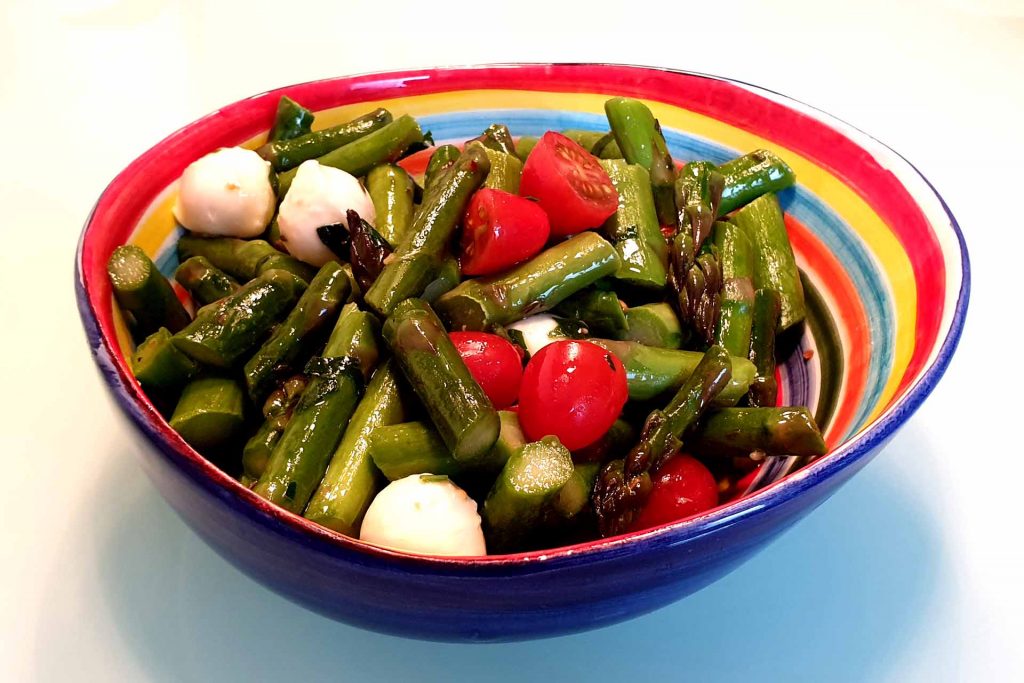 Spargelsalat mit Mozzarella