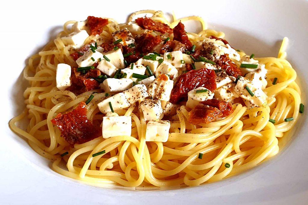 spaghetti mit getrockneten tomaten