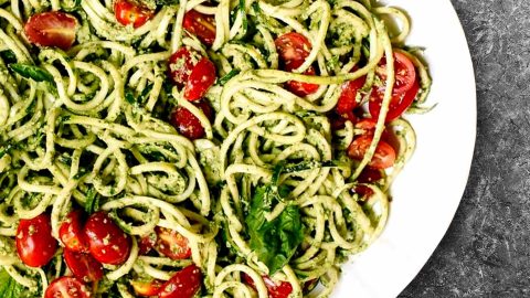 zucchini spaghetti mit pesto