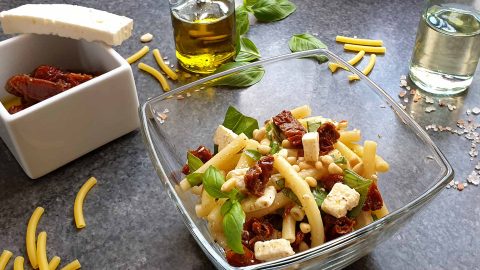 nudelsalat mit getrockneten tomaten