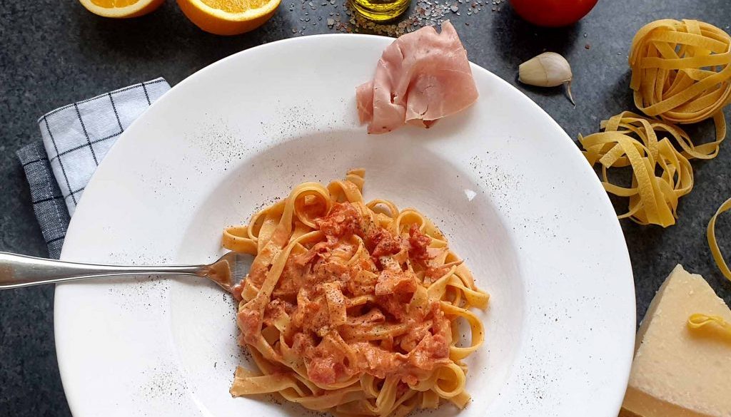 Tagliatelle mit Schinken