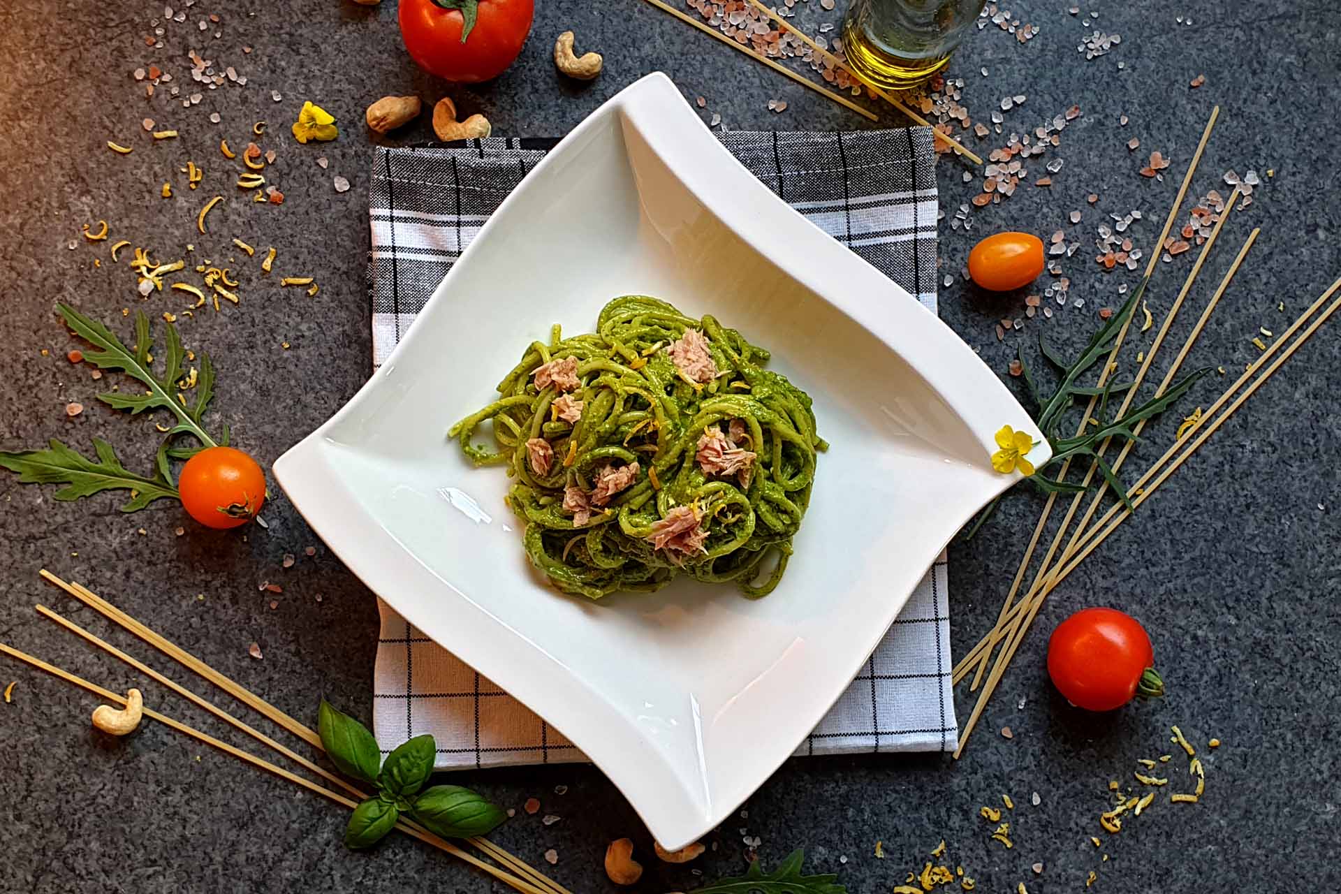 Pasta mit Thunfisch und selbstgemachtem Rucola Pesto