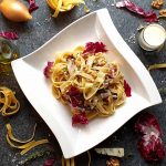 Tagliatelle mit Gorgonzolasoße, Walnüssen und Radicchio