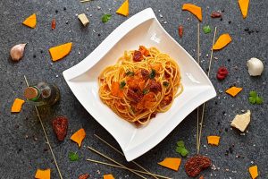 Kürbis Spaghetti mit getrockneten Tomaten