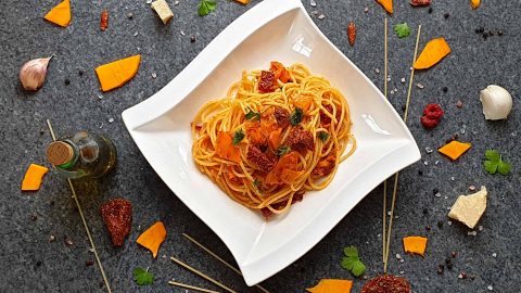 Kürbis Spaghetti mit getrockneten Tomaten