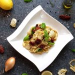 Pasta mit Artischocken und getrockneten Tomaten