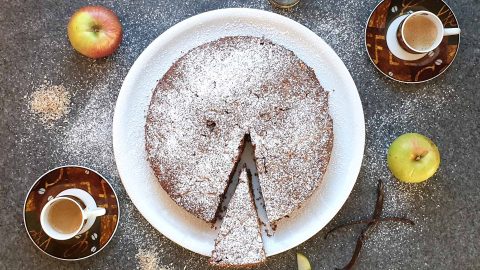 Apple nut cake