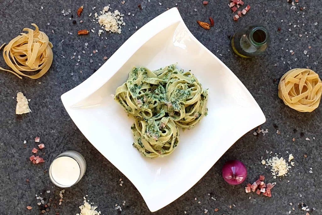 Tagliatelle with spinach and bacon