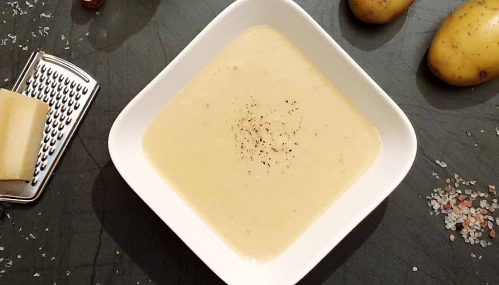 Kartoffelcremesuppe mit Parmesan - Crema di patate Kartoffelcremesuppe mit Parmesan - Crema di patate