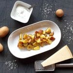 Parmesankartoffeln vom Blech mit Joghurt-Feta-Dip