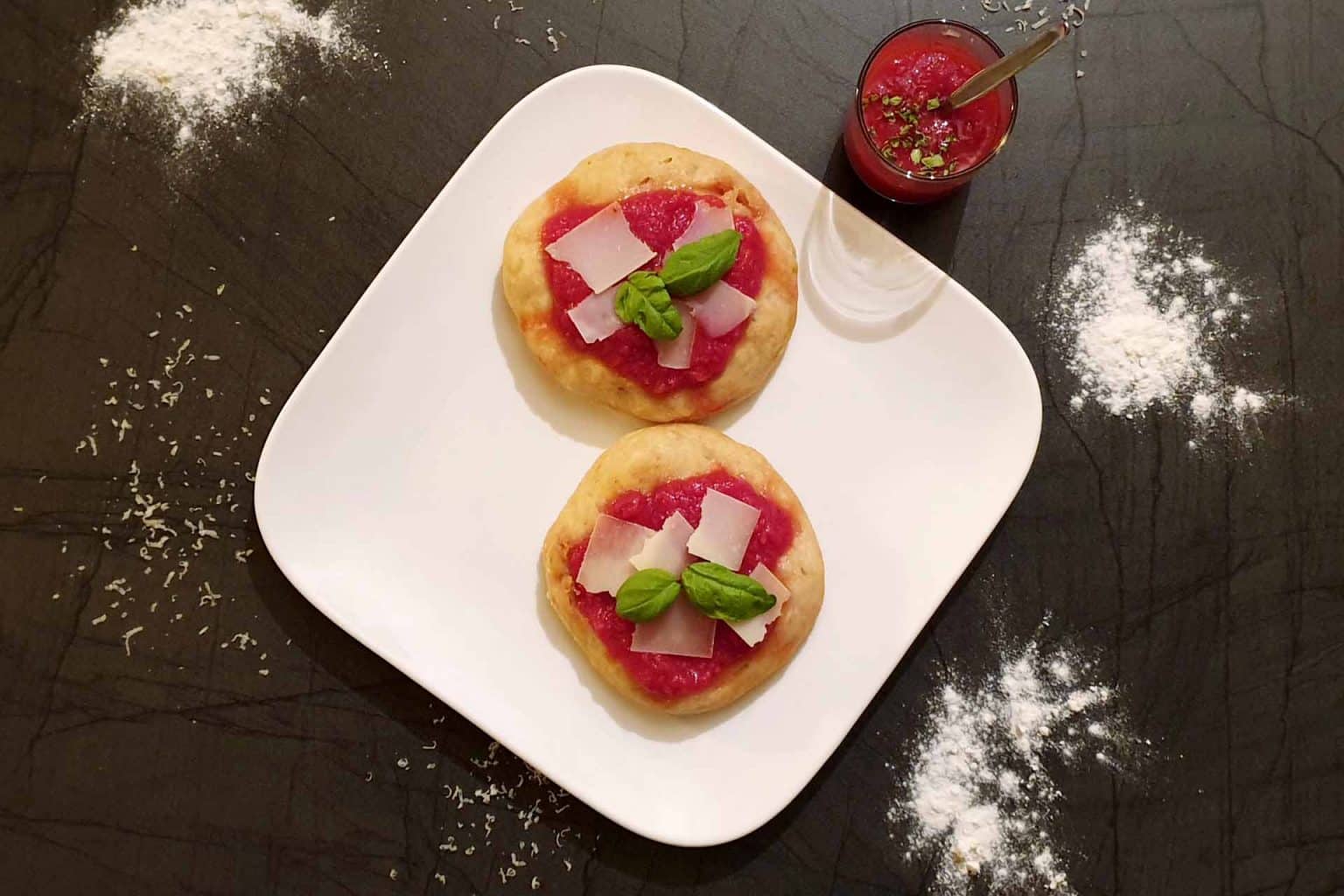 Pizza prosciutto - einfach, genial und original italienisch Pizza prosciutto - einfach, genial und original italienisch