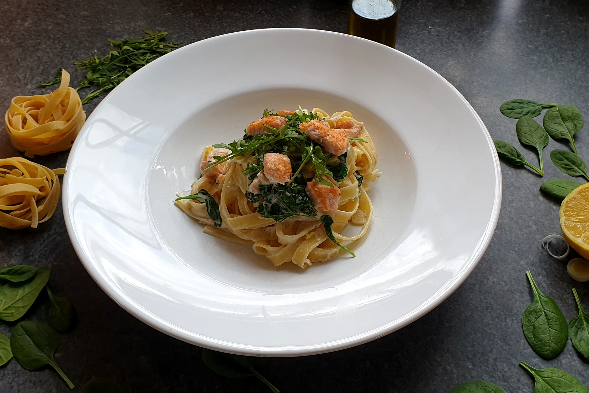 Tagliatelle mit Lachs und Spinat