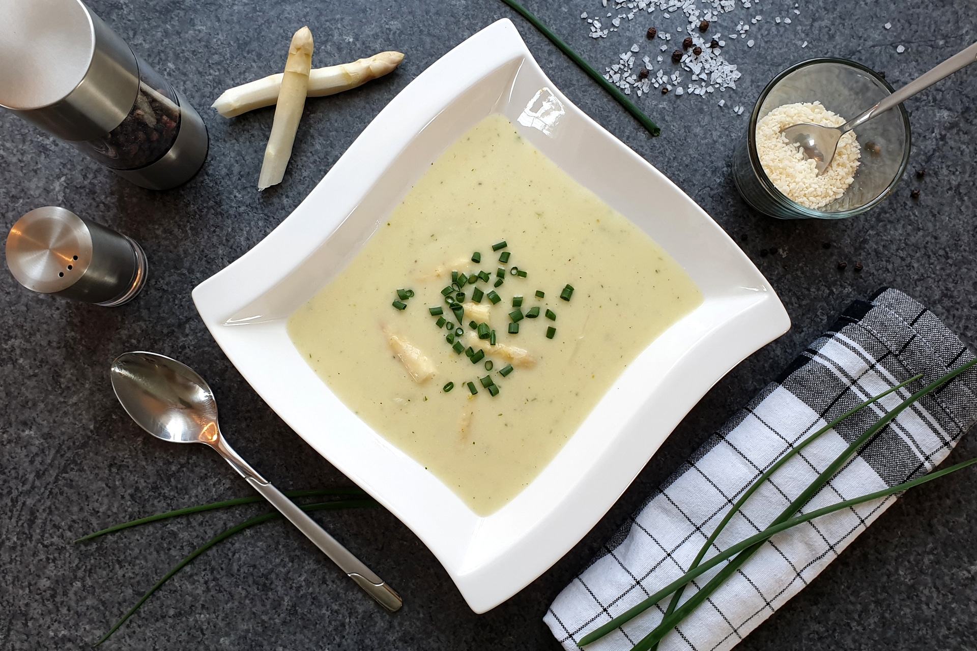 Cream of asparagus soup