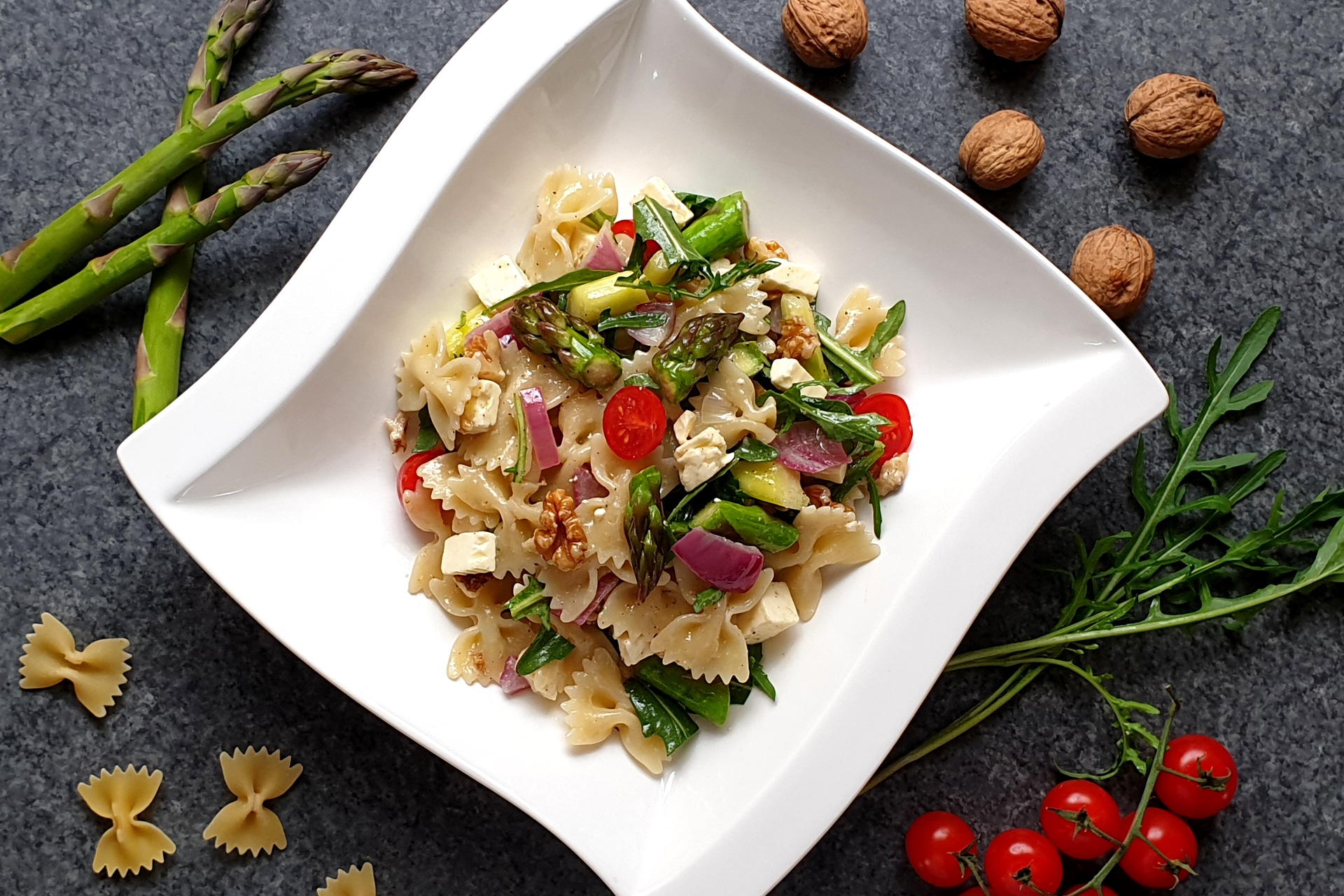 Pasta salad with asparagus