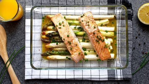 Spargel mit Lachs aus dem Ofen