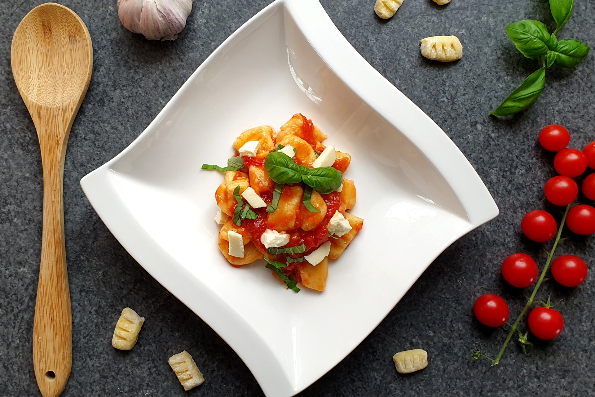 Gnocchi with tomato sauce and mozzarella