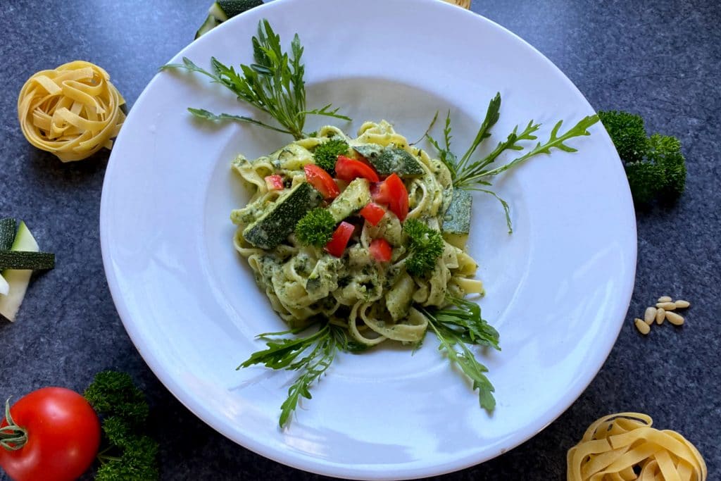 Arugula pasta with zucchini