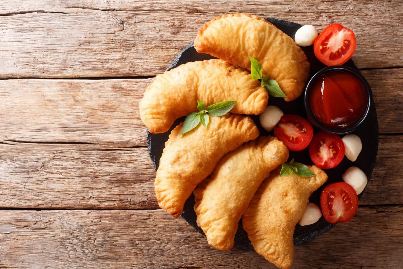 Pizza prosciutto - einfach, genial und original italienisch Pizza prosciutto - einfach, genial und original italienisch