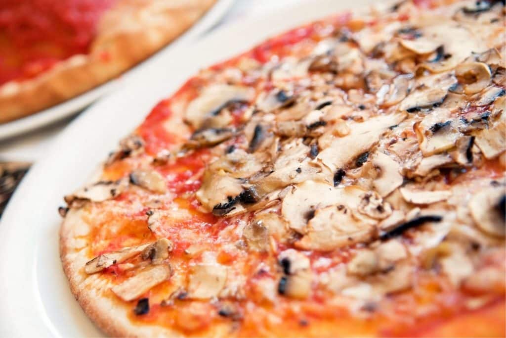 Pizza con funghi