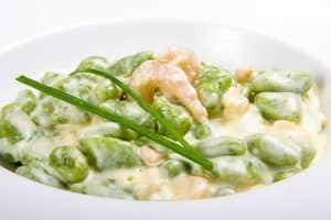 Spinat Gnocchi mit Garnelen in Käsesoße