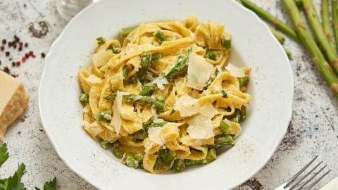 Pasta asparagi e panna