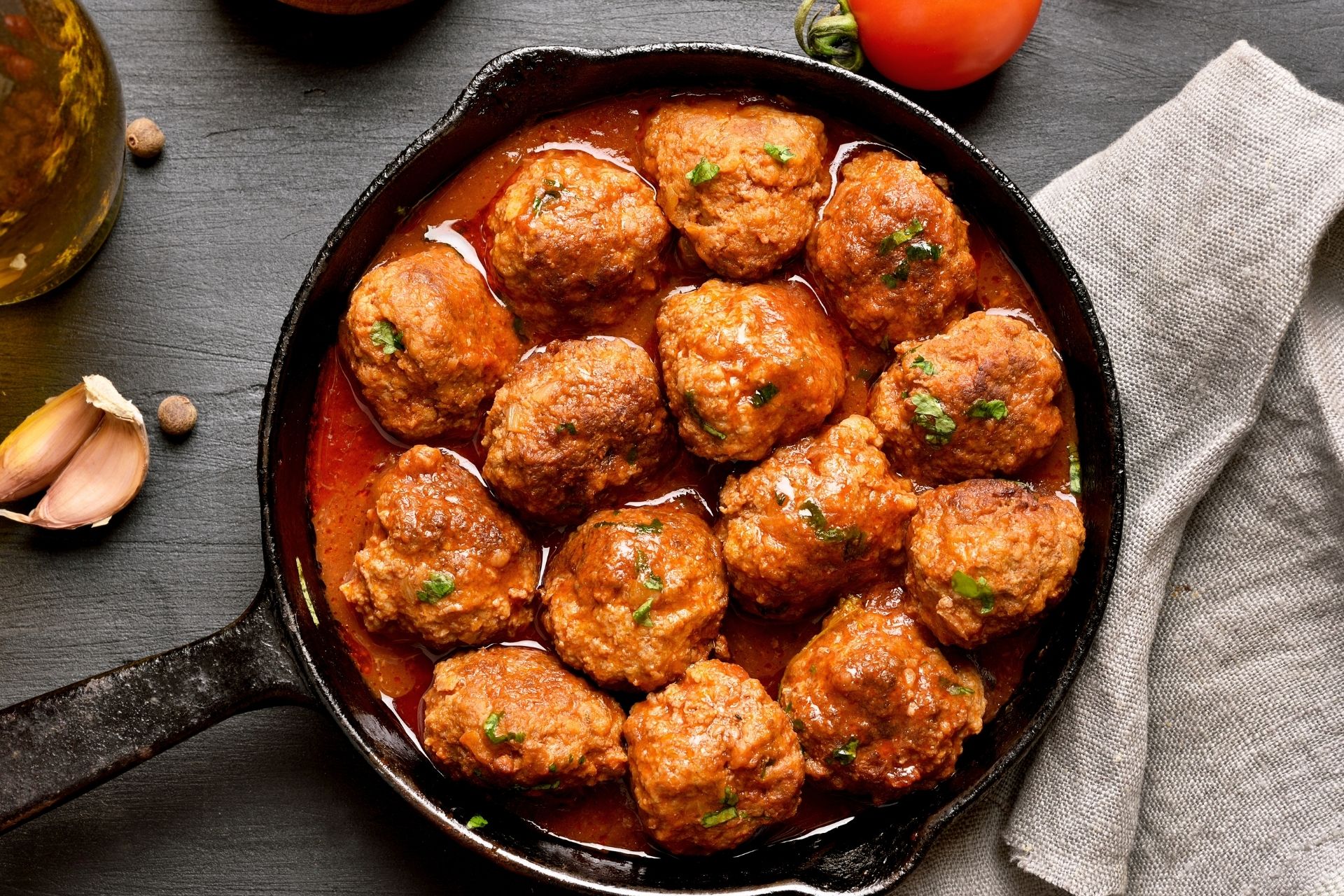 Meatballs with tomato sauce