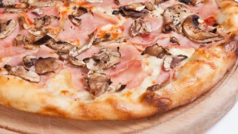 Pizza with ham and mushrooms