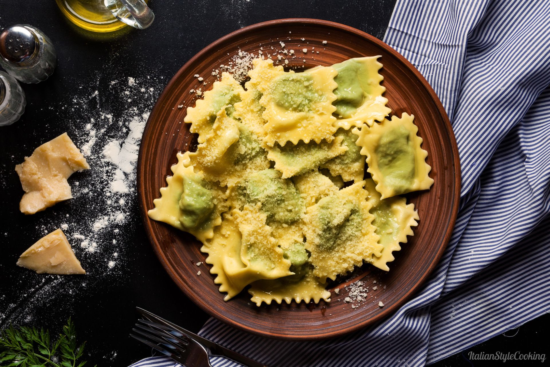 Spinat Ricotta Ravioli - köstliches italienisches Rezept