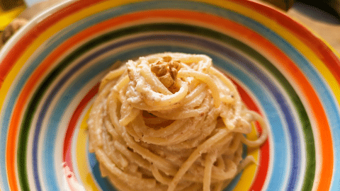 Pasta con pesto di noci