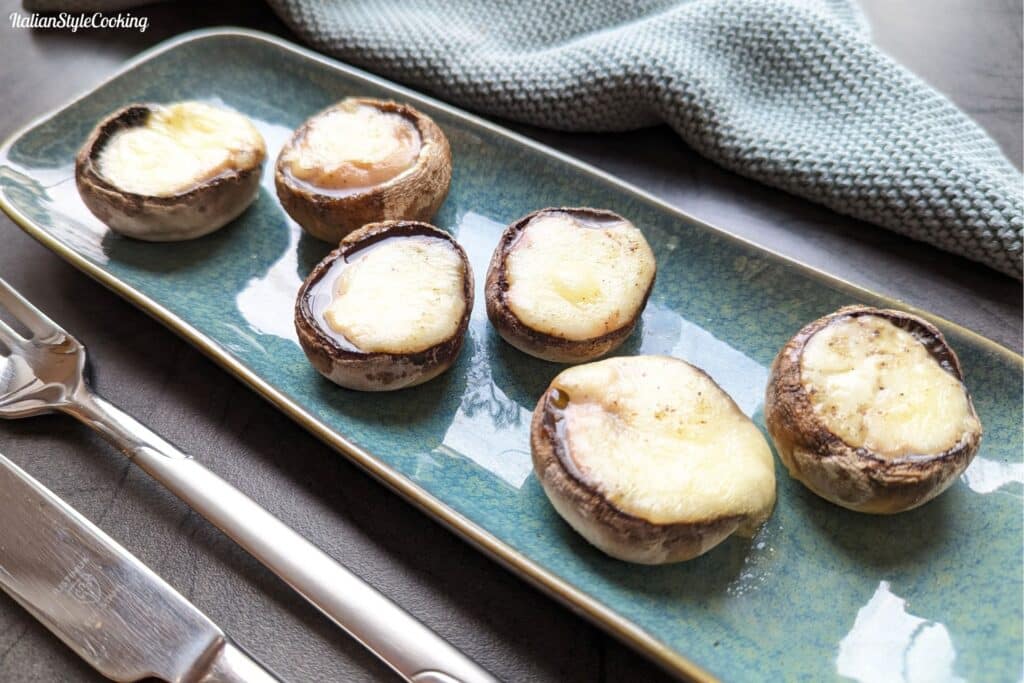 Stuffed mushrooms with mozzarella