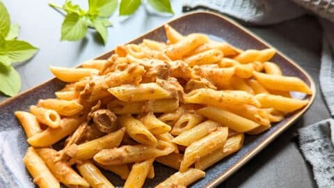 Penne al baffo con tonno