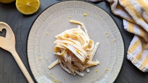 Pasta mit Ricotta und Zitrone