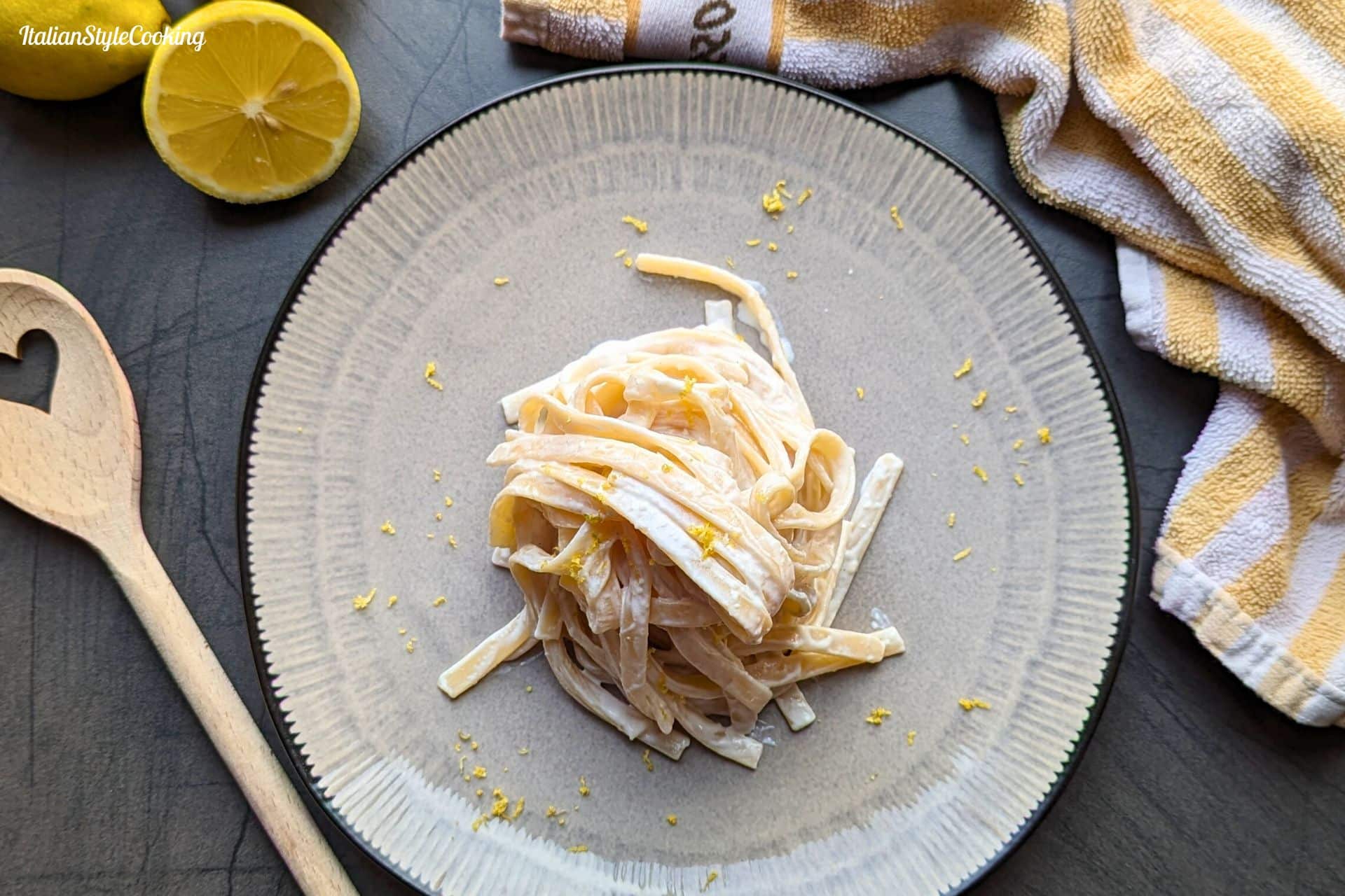 Pasta mit Ricotta und Zitrone