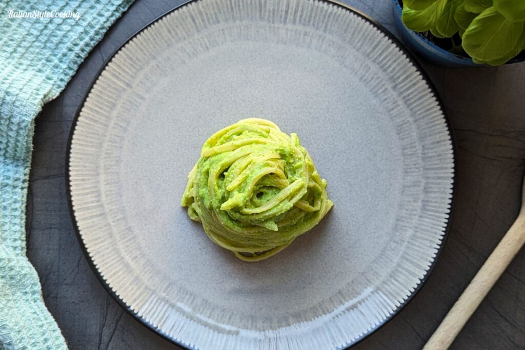 Pasta con pesto di broccoli