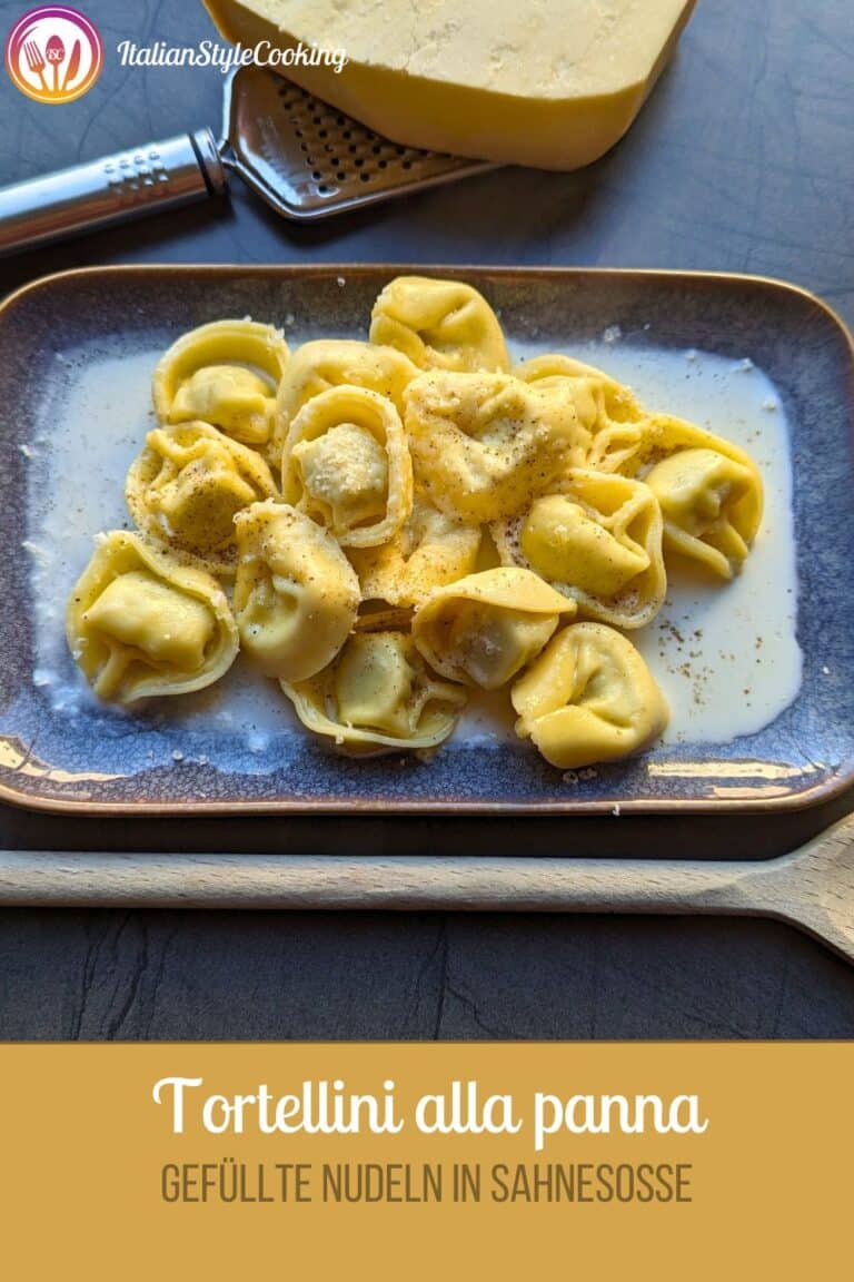 Tortellini alla panna - gefüllte Nudeln in Sahnesoße