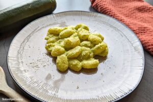 Gnocchi al pesto di zucchine