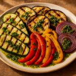 Gegrilltes Gemüse mit grüner Kräutersauce