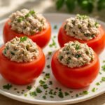 Kalte gefüllte Tomaten mit Thunfisch