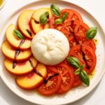 Tomaten Pfirsich Salat mit Burrata