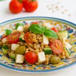 Dinkelsalat mit Feta und Kirschtomaten