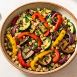 Gerstensalat mit gegrilltem Gemüse