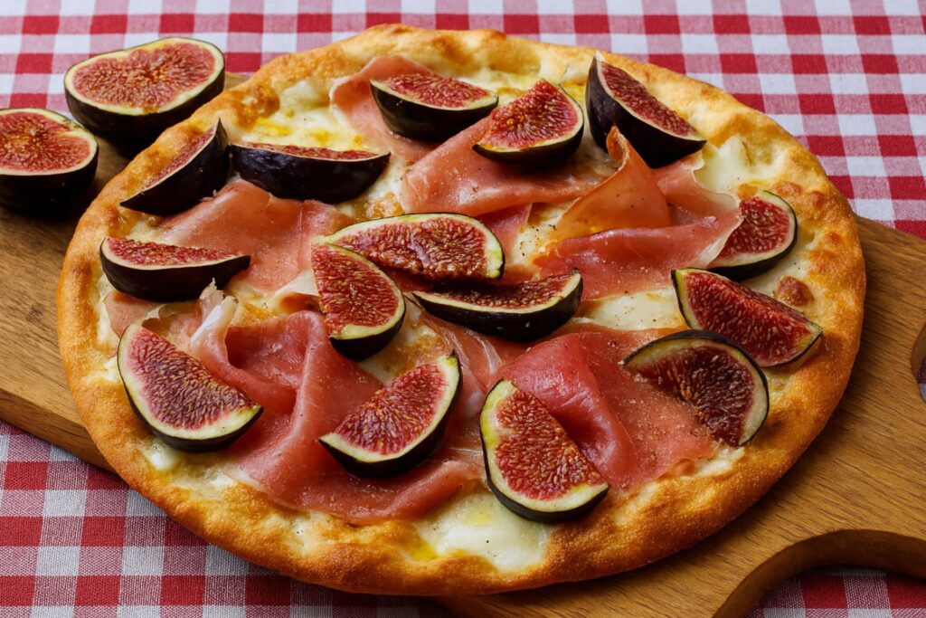 Pizza bianca mit Feigen und Schinken
