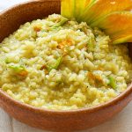 Risotto mit Kürbisblüten und Scamorza